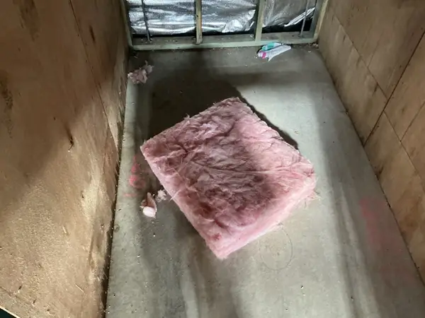 Insulation in shower recess